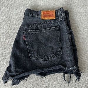 levi black jean shorts size 29 button fly, amazing fit